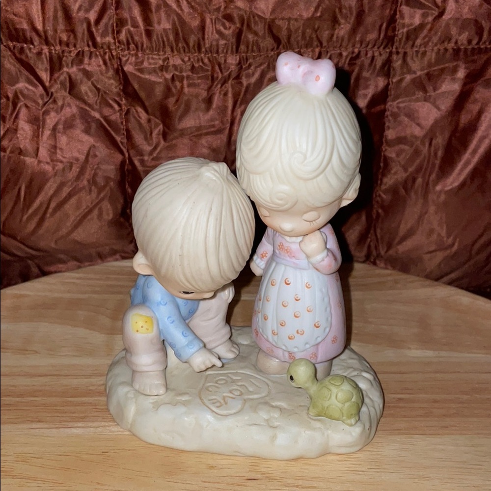 NWOT VINTAGE 1979 JONATHAN & David Charming Figurine with Boy and Girl.